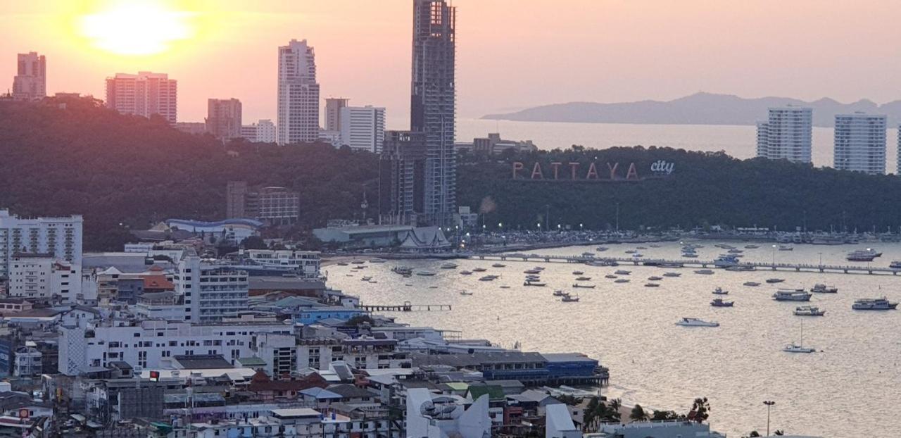 The Base Central Pattaya Quiet King-Bed With Infinity Pool & Free Netflix! Exteriör bild