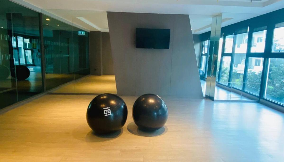 The Base Central Pattaya Quiet King-Bed With Infinity Pool & Free Netflix! Exteriör bild
